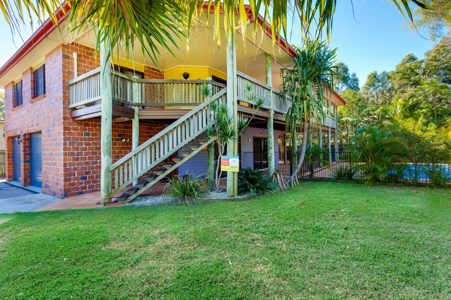 Cooloola Coast Realty Barny's Beach House. Pets Wifi