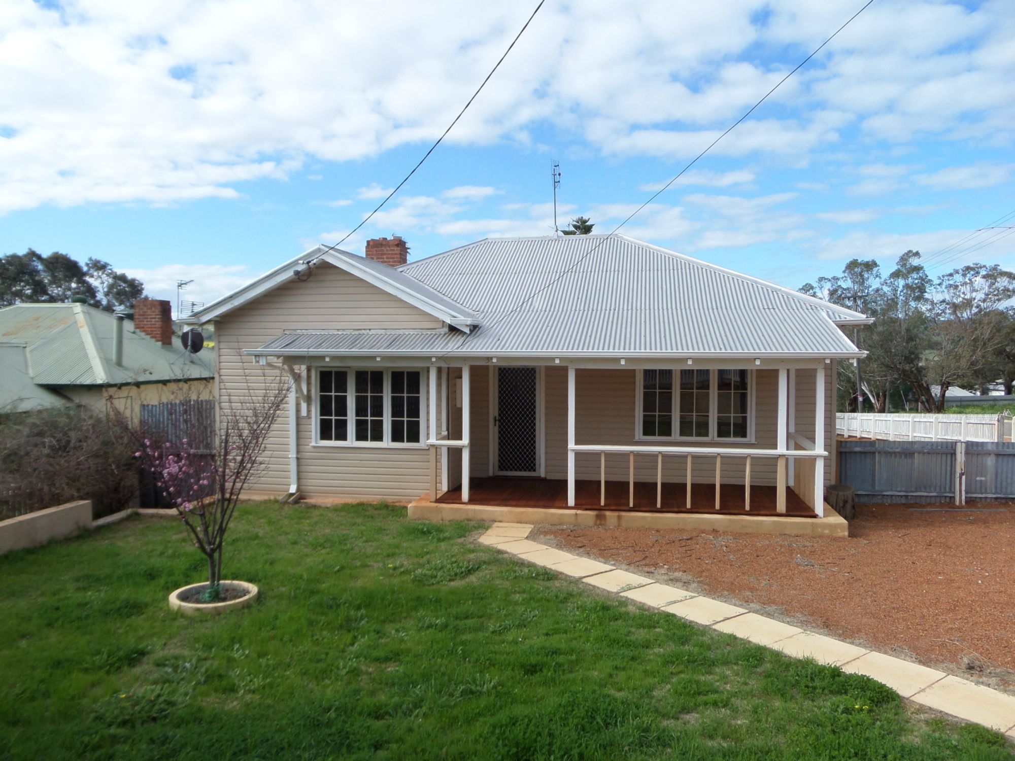 Tony Maddox Real Estate 3 bedroom country home located in Toodyay